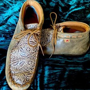 Twisted X like new women’s moccasins, Size 10